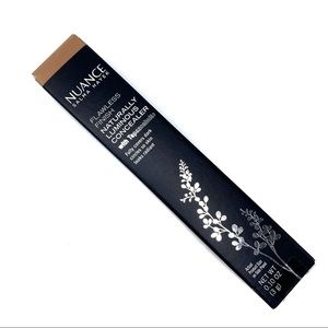 Salma Hayek Luminous Concealer: Light Medium #425